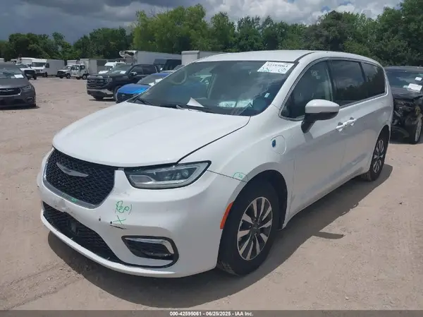 2C4RC1L71PR622474 2023 CHRYSLER PACIFICA - Image 2