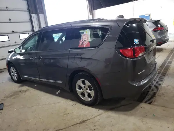 2C4RC1L72JR164483 2018 CHRYSLER PACIFICA - Image 2