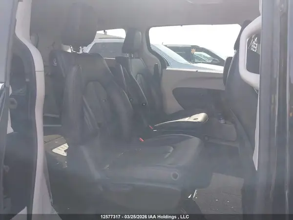 2C4RC1L72JR355272 2018 CHRYSLER PACIFICA - Image 8