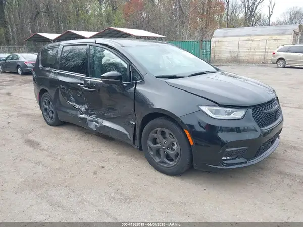 2C4RC1L72NR180043 2022 CHRYSLER PACIFICA - Image 1