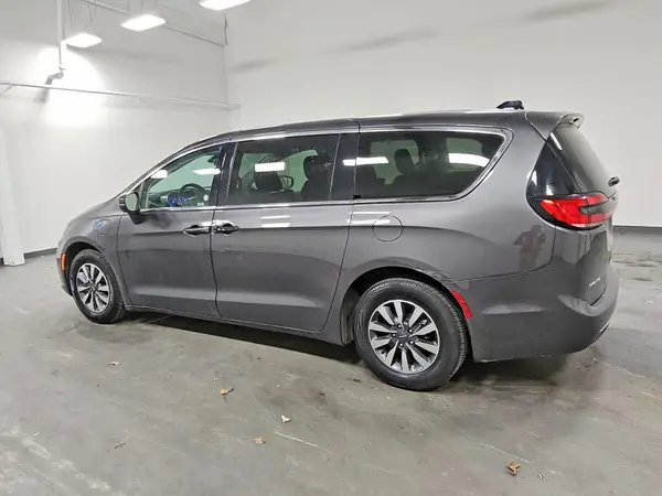 2C4RC1L72PR523033 2023 CHRYSLER PACIFICA - Image 2
