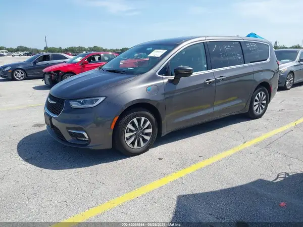2C4RC1L72PR541015 2023 CHRYSLER PACIFICA - Image 2