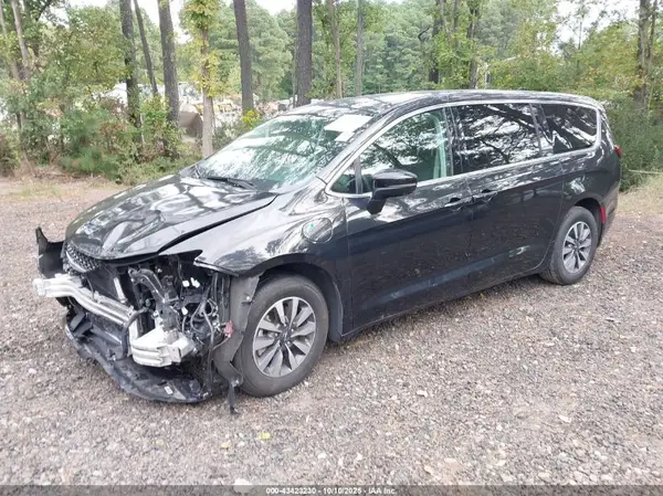 2C4RC1L72PR565301 2023 CHRYSLER PACIFICA - Image 2