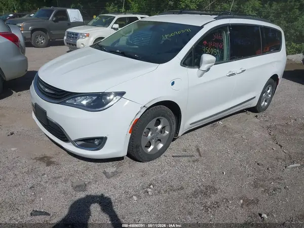 2C4RC1L73JR105989 2018 CHRYSLER PACIFICA - Image 2