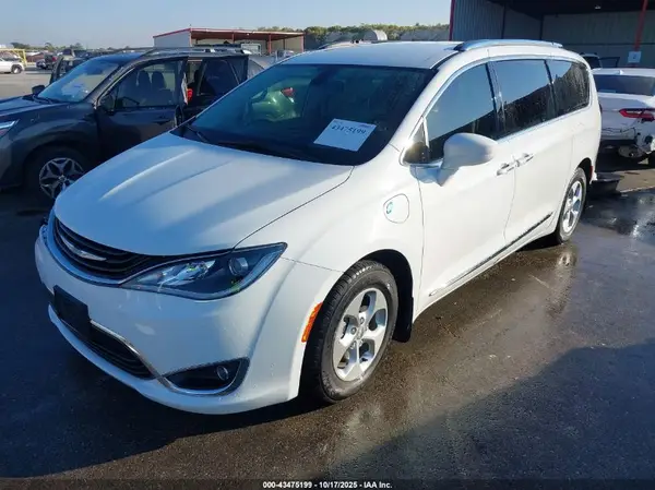 2C4RC1L73JR124977 2018 CHRYSLER PACIFICA - Image 2