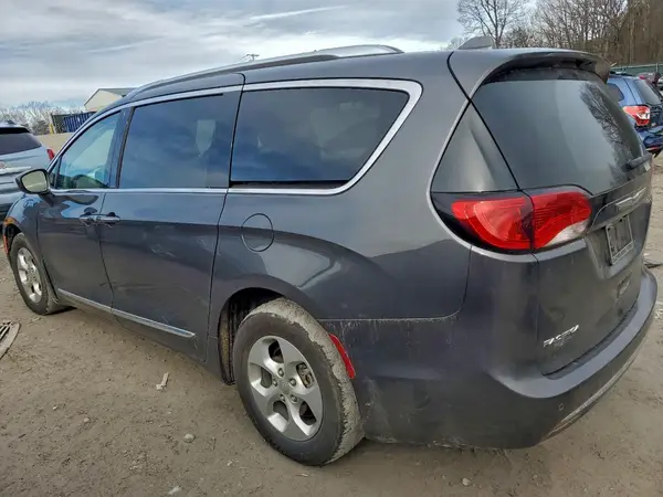 2C4RC1L73JR143223 2018 CHRYSLER PACIFICA - Image 2