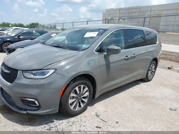 2C4RC1L73NR121437 2022 CHRYSLER PACIFICA - Image 2