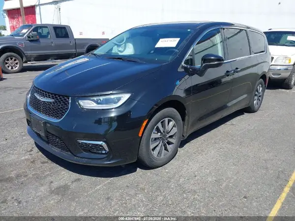 2C4RC1L73PR510162 2023 CHRYSLER PACIFICA - Image 2