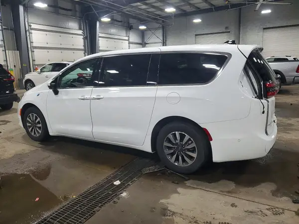 2C4RC1L73PR542805 2023 CHRYSLER PACIFICA - Image 2