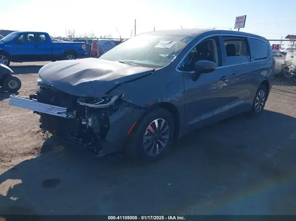 2C4RC1L73PR543596 2023 CHRYSLER PACIFICA - Image 2