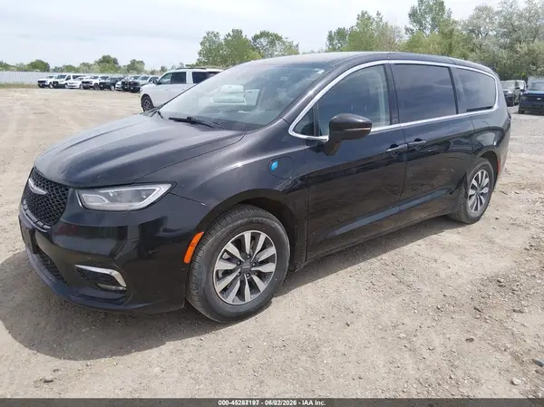 2C4RC1L73PR575643 2023 CHRYSLER PACIFICA - Image 2