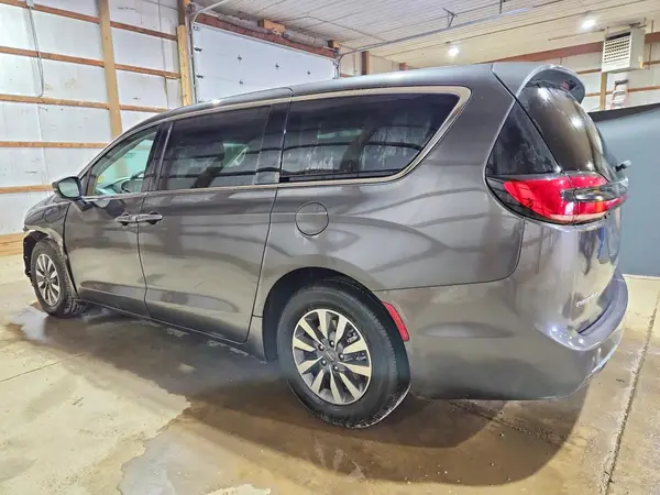 2C4RC1L73PR611640 2023 CHRYSLER PACIFICA - Image 2