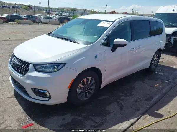 2C4RC1L73PR611735 2023 CHRYSLER PACIFICA - Image 2