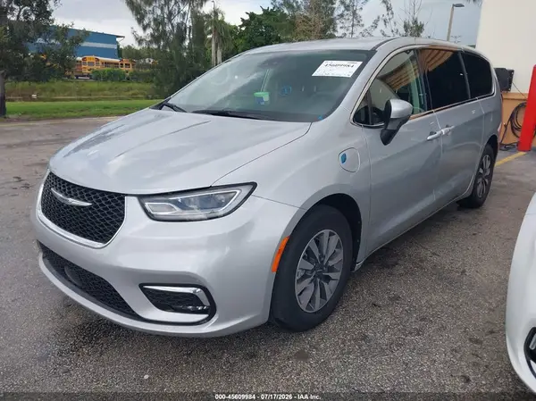 2C4RC1L73PR626123 2023 CHRYSLER PACIFICA - Image 2