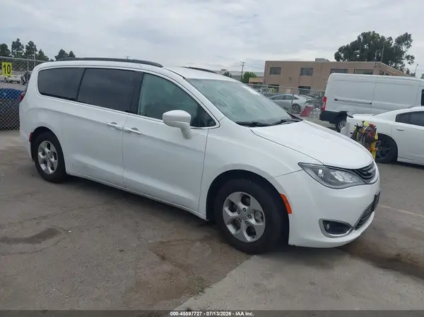 2C4RC1L74HR764352 2017 CHRYSLER PACIFICA - Image 1