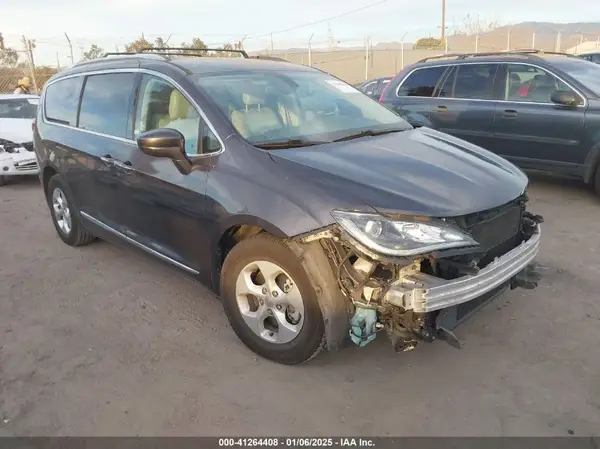 2C4RC1L74JR129279 2018 CHRYSLER PACIFICA - Image 1