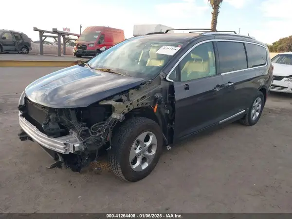 2C4RC1L74JR129279 2018 CHRYSLER PACIFICA - Image 2