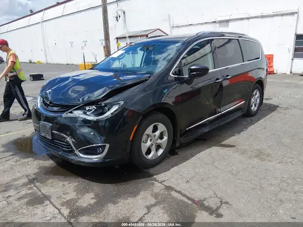 2C4RC1L74JR169605 2018 CHRYSLER PACIFICA - Image 2