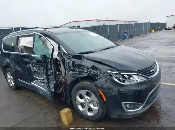 2C4RC1L74JR183472 2018 CHRYSLER PACIFICA - Image 1