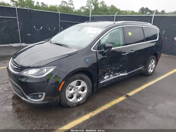 2C4RC1L74JR183472 2018 CHRYSLER PACIFICA - Image 2