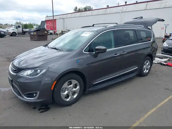 2C4RC1L74JR183780 2018 CHRYSLER PACIFICA - Image 2
