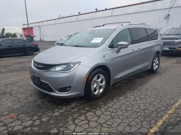 2C4RC1L74JR230113 2018 CHRYSLER PACIFICA - Image 2