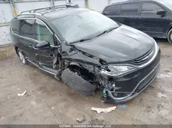 2C4RC1L74JR365608 2018 CHRYSLER PACIFICA