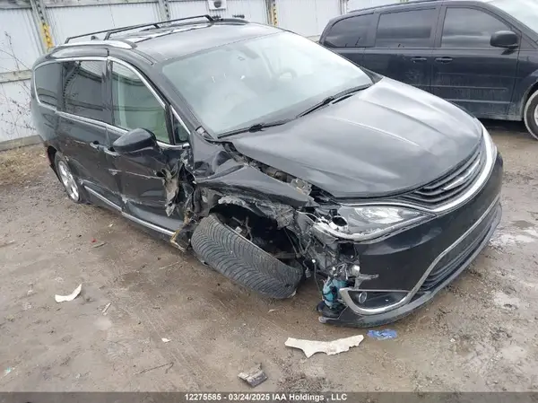 2C4RC1L74JR365608 2018 CHRYSLER PACIFICA - Image 1