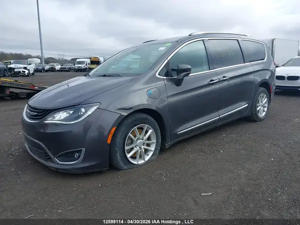 2C4RC1L74JR365771 2018 CHRYSLER PACIFICA - Image 2