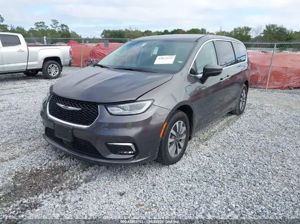 2C4RC1L74PR556194 2023 CHRYSLER PACIFICA - Image 2