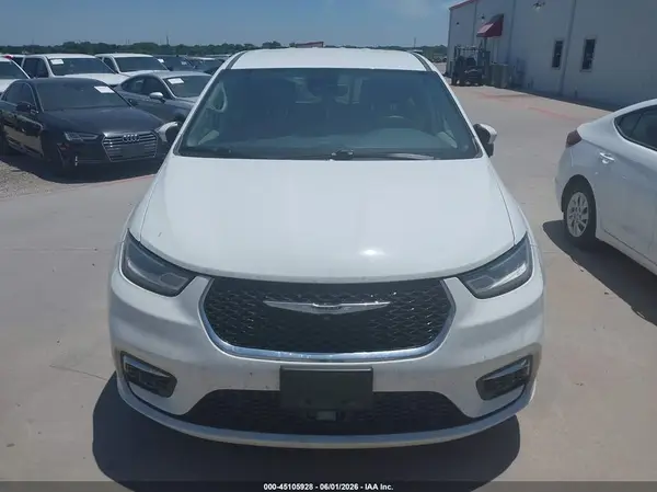 2023 CHRYSLER PACIFICA auction photo 6