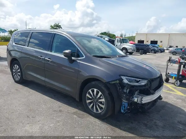 2C4RC1L74PR579782 2023 CHRYSLER PACIFICA - Image 1