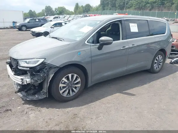 2C4RC1L75PR588975 2023 CHRYSLER PACIFICA - Image 2