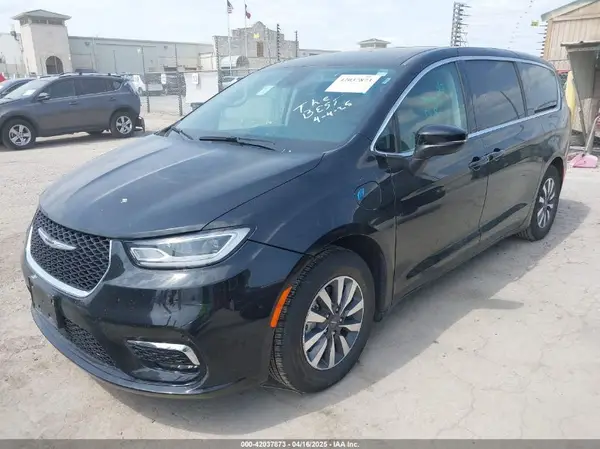 2C4RC1L75PR592251 2023 CHRYSLER PACIFICA - Image 2