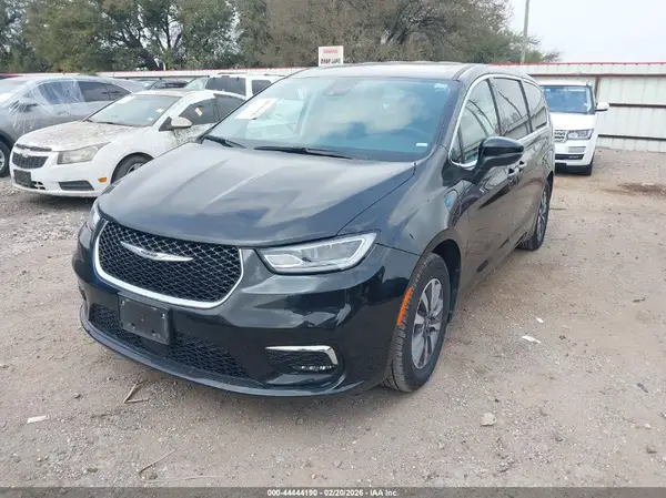 2C4RC1L75PR611591 2023 CHRYSLER PACIFICA - Image 2