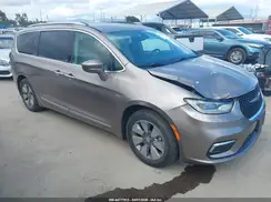 2C4RC1L76JR129297 2018 CHRYSLER PACIFICA