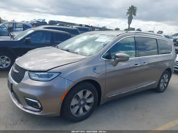 2C4RC1L76JR129297 2018 CHRYSLER PACIFICA - Image 2