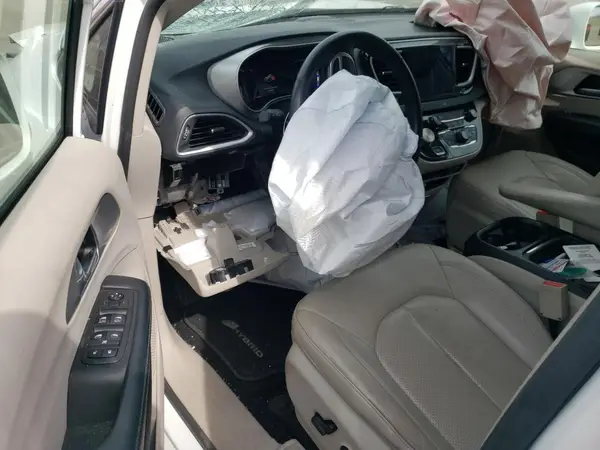 2C4RC1L76JR129512 2018 CHRYSLER PACIFICA - Image 8