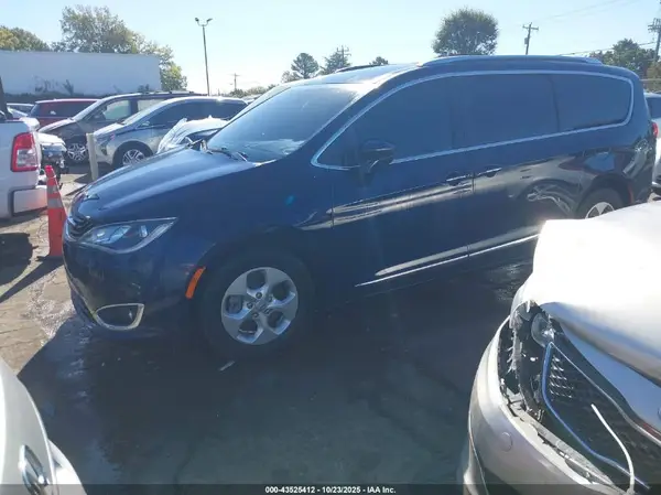 2C4RC1L76JR133494 2018 CHRYSLER PACIFICA - Image 2