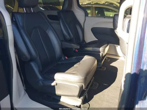 2C4RC1L76JR133494 2018 CHRYSLER PACIFICA - Image 8