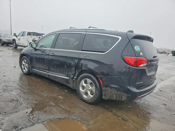 2C4RC1L76JR145130 2018 CHRYSLER PACIFICA - Image 2