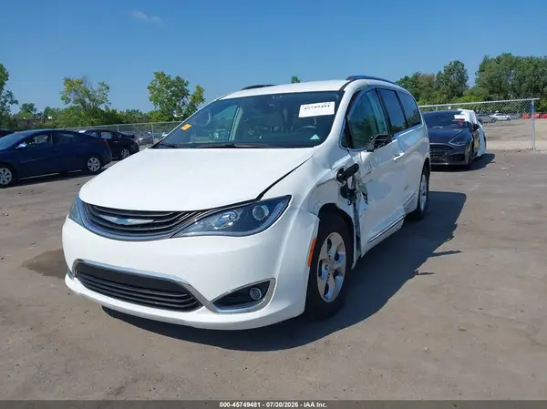 2C4RC1L76JR175700 2018 CHRYSLER PACIFICA - Image 2