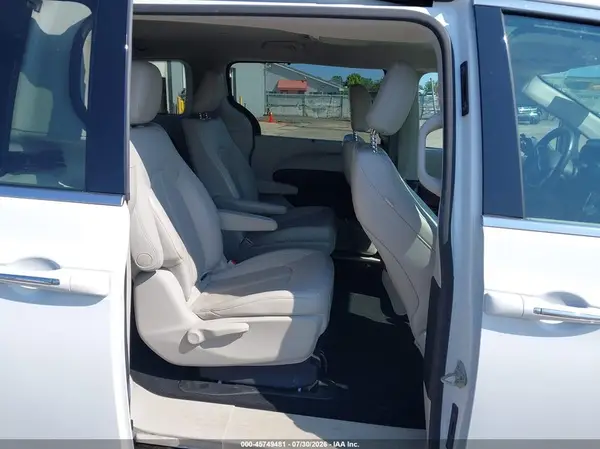 2C4RC1L76JR175700 2018 CHRYSLER PACIFICA - Image 8