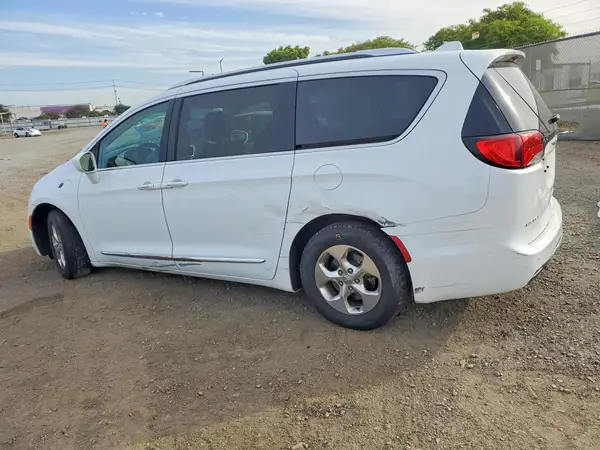 2C4RC1L76JR213782 2018 CHRYSLER PACIFICA - Image 2
