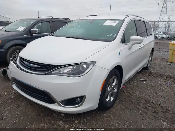 2C4RC1L76KR508995 2019 CHRYSLER PACIFICA - Image 2