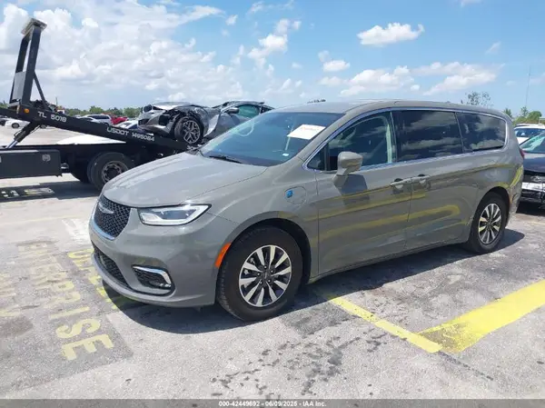 2C4RC1L76NR184189 2022 CHRYSLER PACIFICA - Image 2