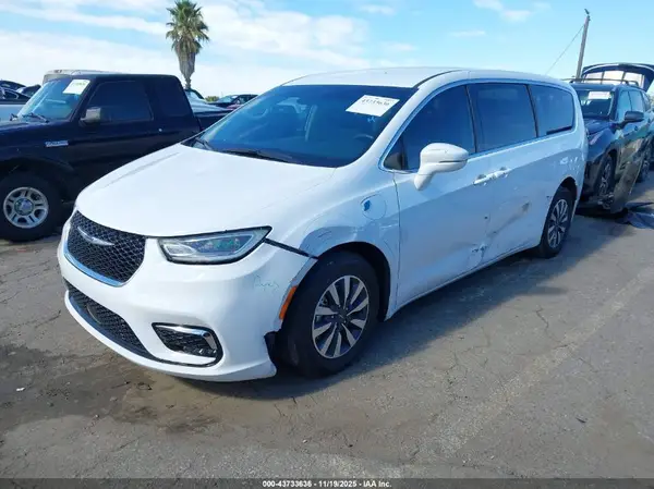 2C4RC1L76NR205543 2022 CHRYSLER PACIFICA - Image 2