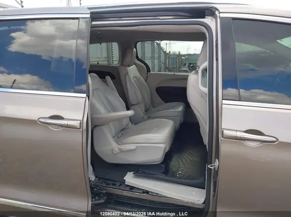 2C4RC1L77JR126862 2018 CHRYSLER PACIFICA - Image 8