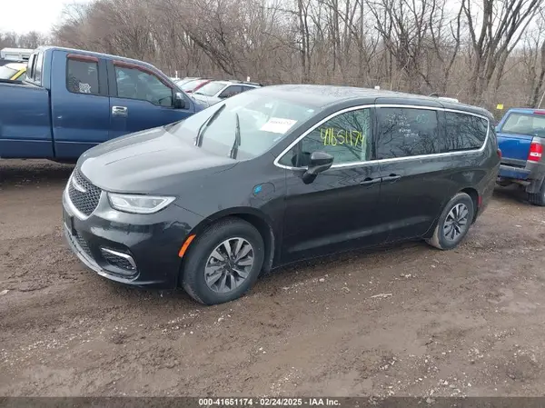 2C4RC1L77PR523092 2023 CHRYSLER PACIFICA - Image 2