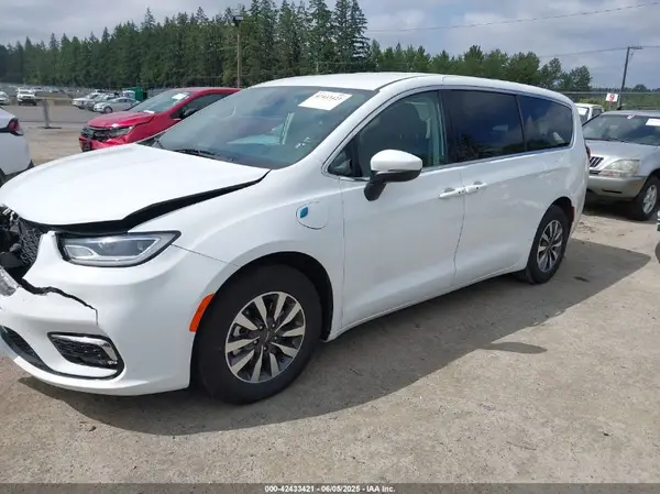 2C4RC1L77PR541513 2023 CHRYSLER PACIFICA - Image 2